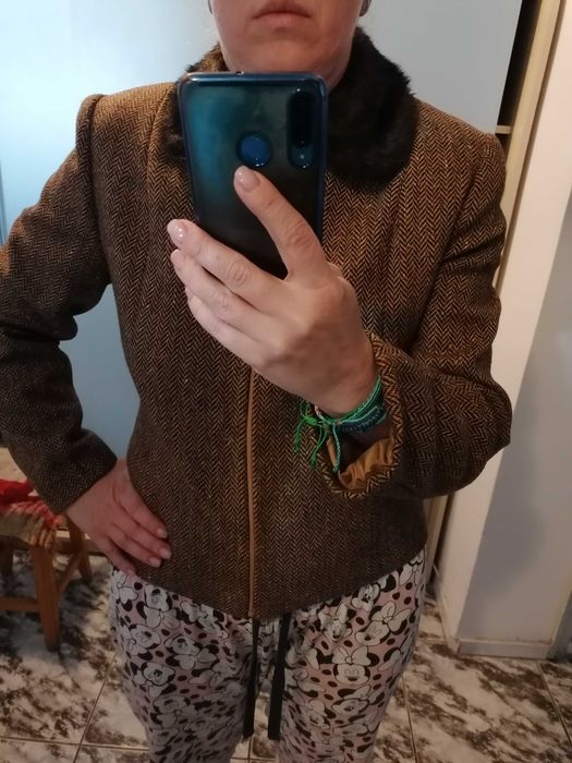 Hăinuța scurta, maro, cu lana