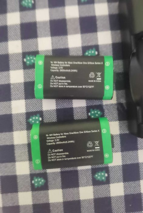 Xbox series s 2 controllere si baterii reîncărcabile