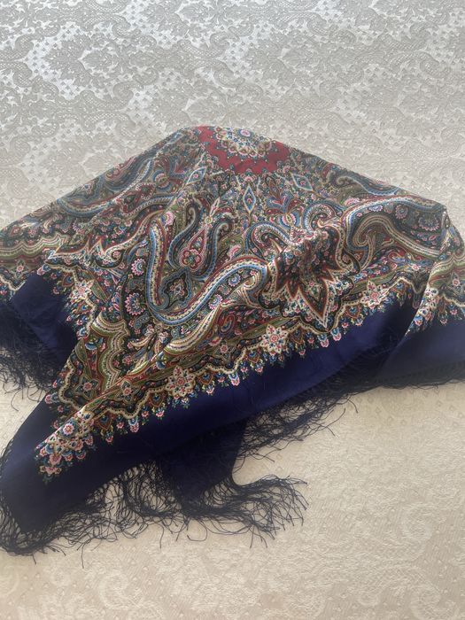 Платок чистошерстянной набивной рисунок