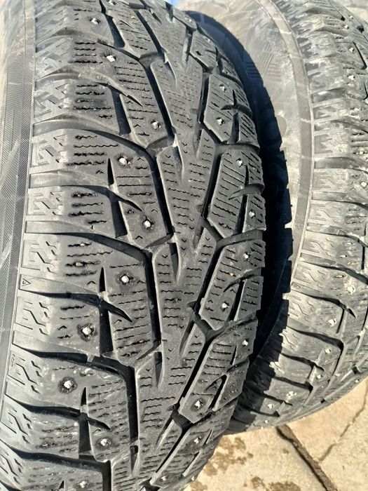 Продам резину  зимнею  с шипами
