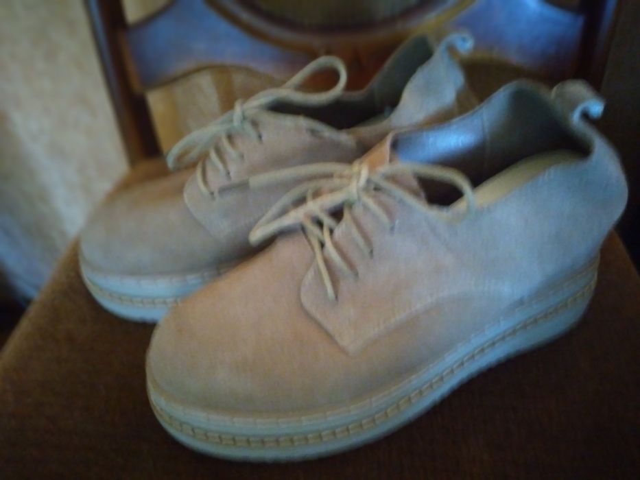 Женские ботинки на весну 37