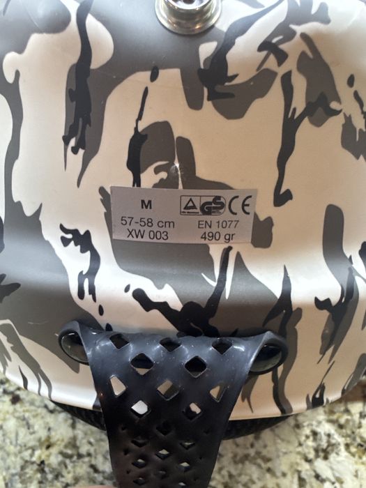 Каска за ски Uvex