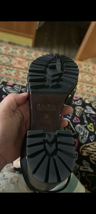 Продаю туфли новые