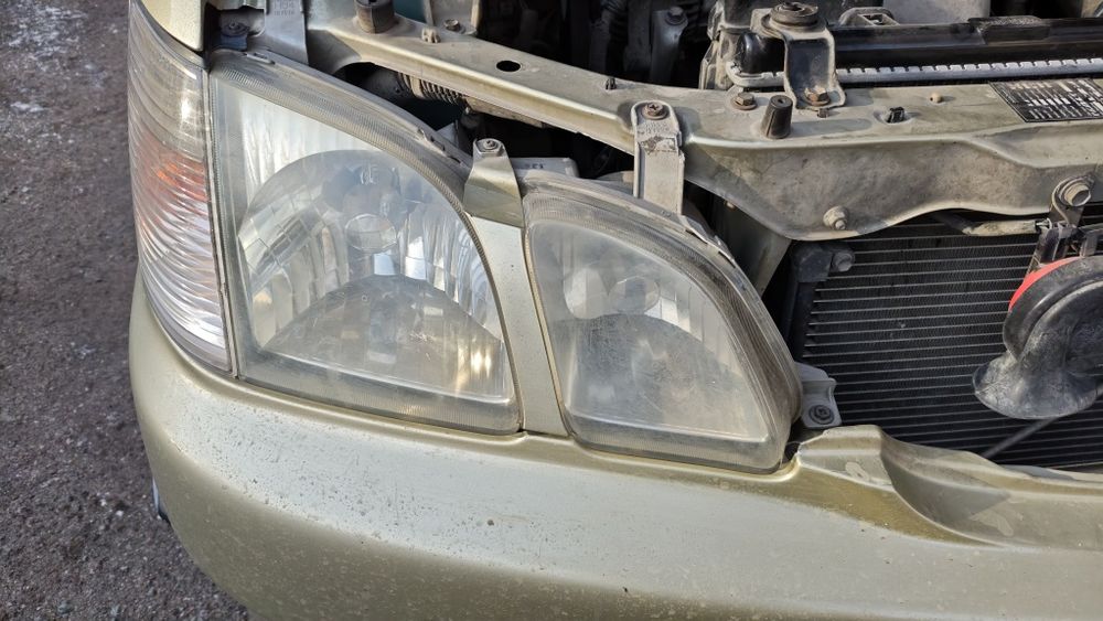 Фара правая Toyota GAIA