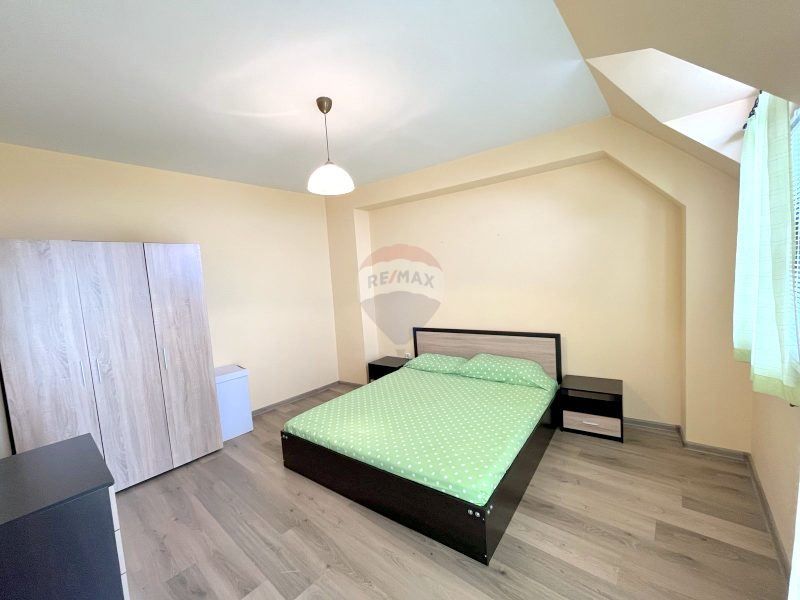 Продава се Тристаен апартамент в Свищов - 133 кв.м за 587 €/кв.м - Снимка #11