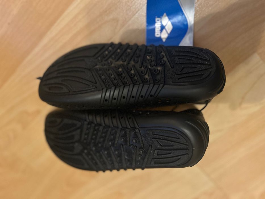 Arena аква обувки