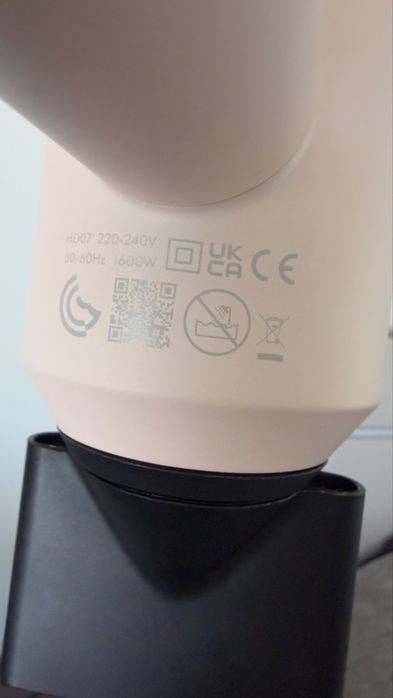 Продавам оригинален сешоар Dyson