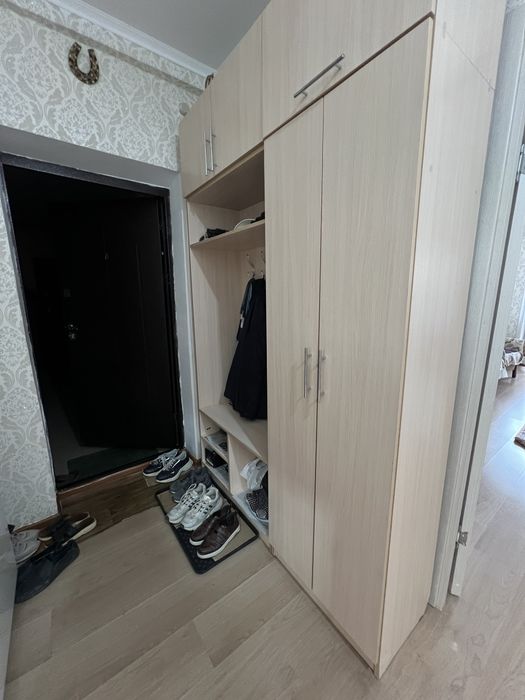 Продаётся очень хорошая, вместимая прихожая.