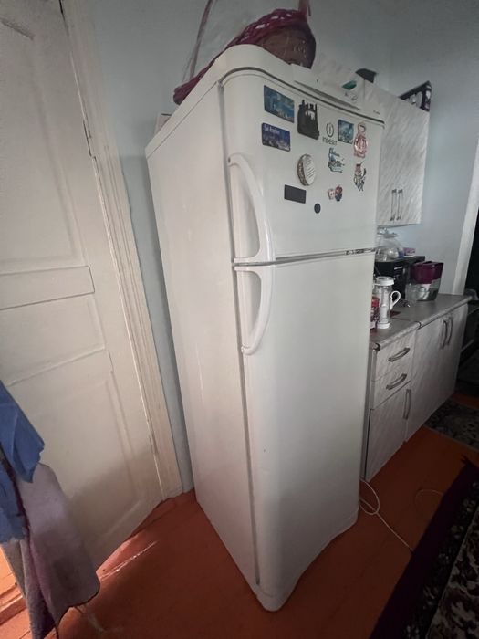 Холодильник indesit