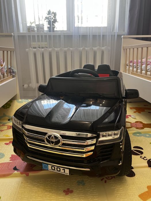Автомобиль Toyota Land Cruiser