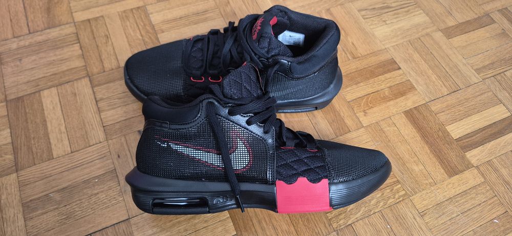 Nike Lebron Witness 8