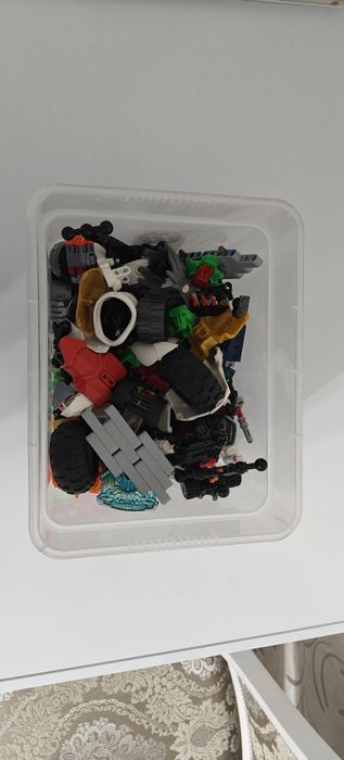 Коробка с Лего конструктором Бионикл