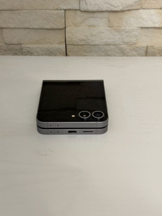 Samsung Galaxy Z Flip 6