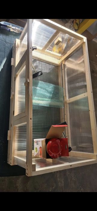 Maternitate pentru pui de gaina