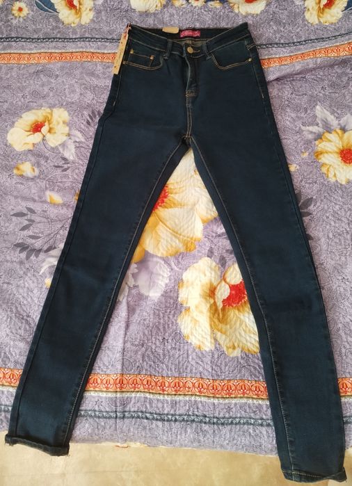 Продам джинсы 26 размер новые