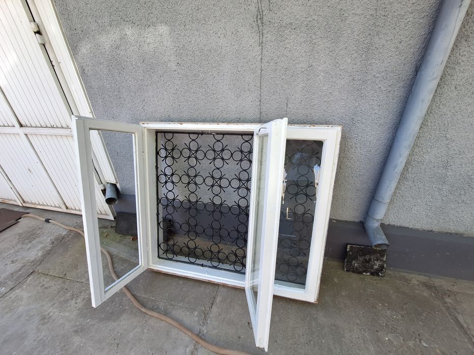 Geam și usa de vanzare