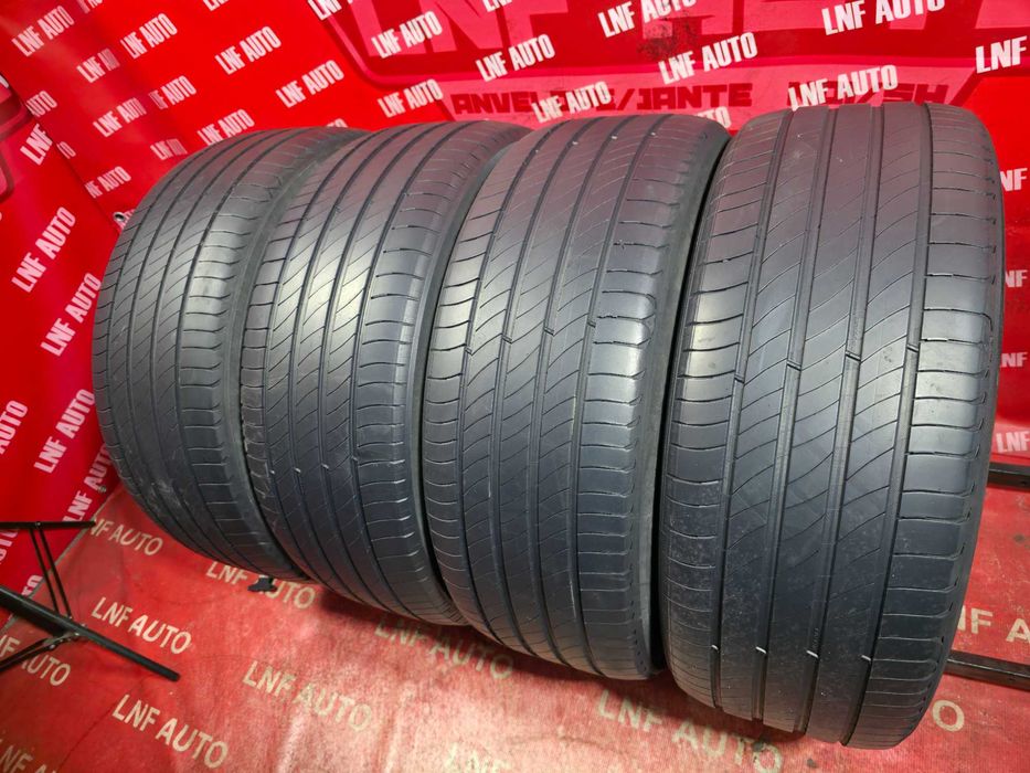 Anvelope de VARA - 235/55/19 - Michelin - 5.28 MM - DOT 4521 !