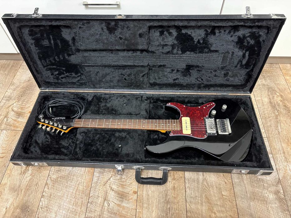 Електрическа китара Yamaha Pacifica 611 с калъф Fender Deluxe