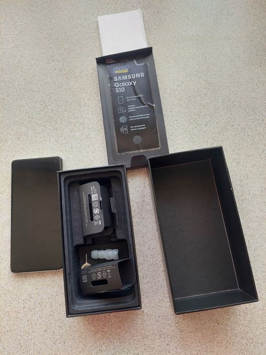 Самсунг  S10  продаю