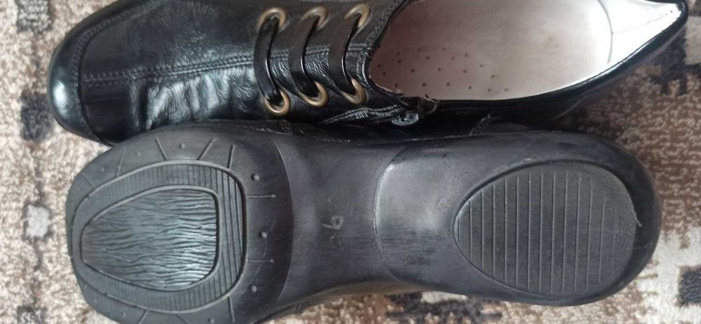 Продам туфли-ботиночки для девочки