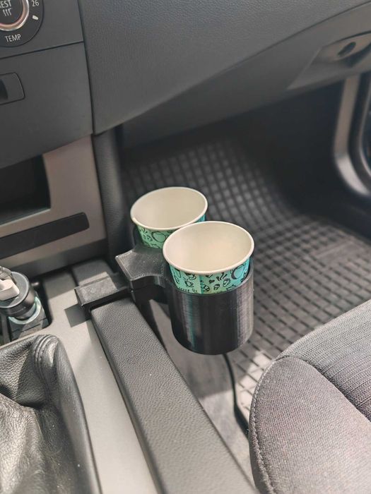 BMW E60 Поставка за чаши