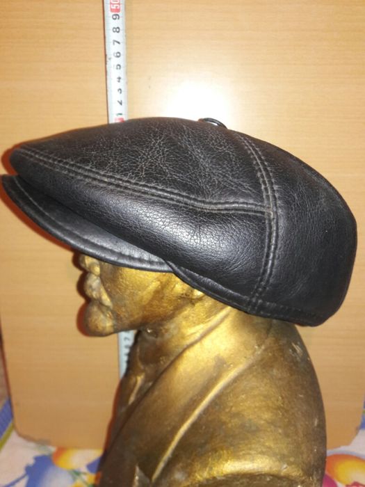 Кепка. Кожа. Размер 56-58. Б/у.