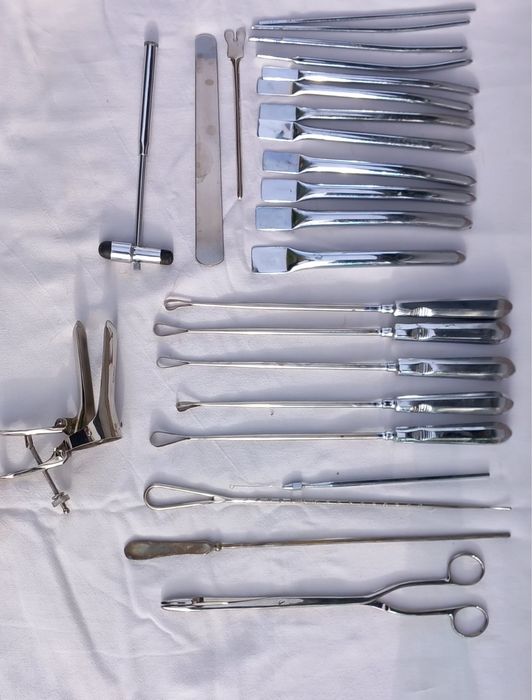 Titlu anunț: Lot instrumentar medical inox și recipiente sterilizare (Cabinete / Ginecologie / Chirurgie)