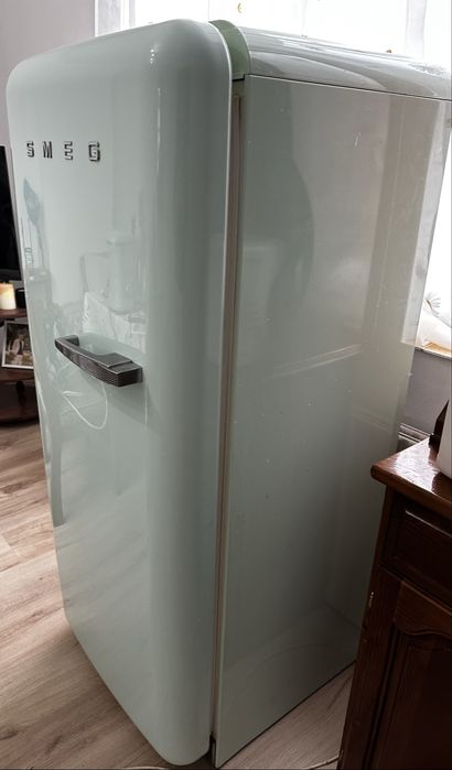 Хладилник SMEG с вътрешна камера