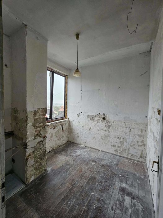 Продава се Етаж от къща в Шумен, Куршум чешма - 81 кв.м за 1297 €/кв.м - Снимка #5