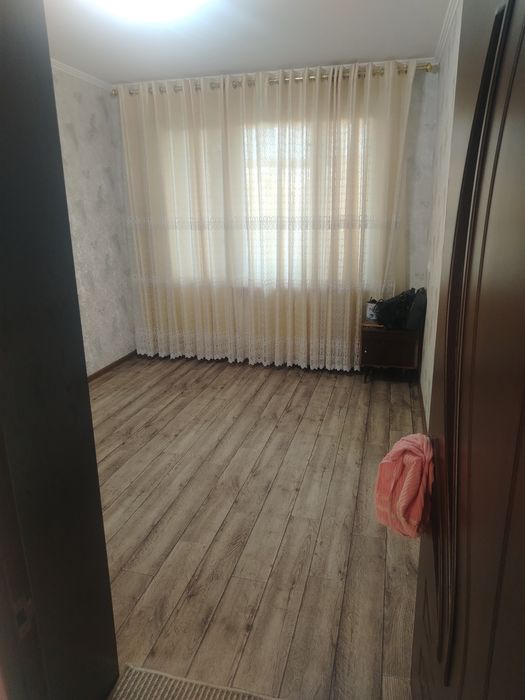 2 xonali 11 maktab oldidan srochni sotiladi