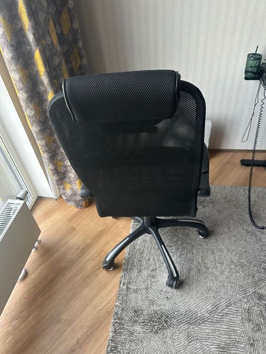 Сетчатое кресло офисное