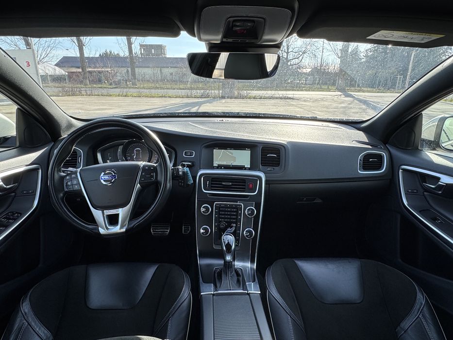 Volvo V60 2016 R design/Automat/xenon/webasto/navi/led/rate/garantie