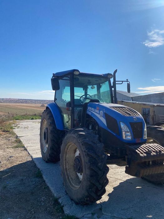 Трактор New Holland