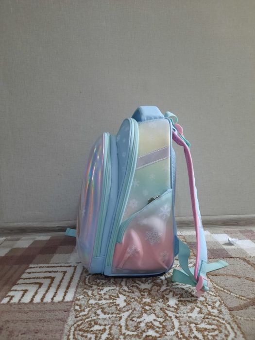 Продам рюкзак для девочки для школы
