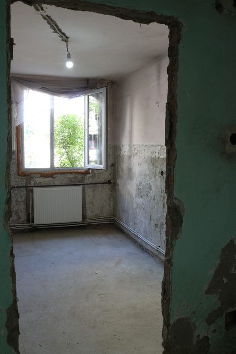 Persoană fizică, vând apartament cu 3 camere decomandat – Str. Gloriei, Roman la 10 min de Piața Smirodava