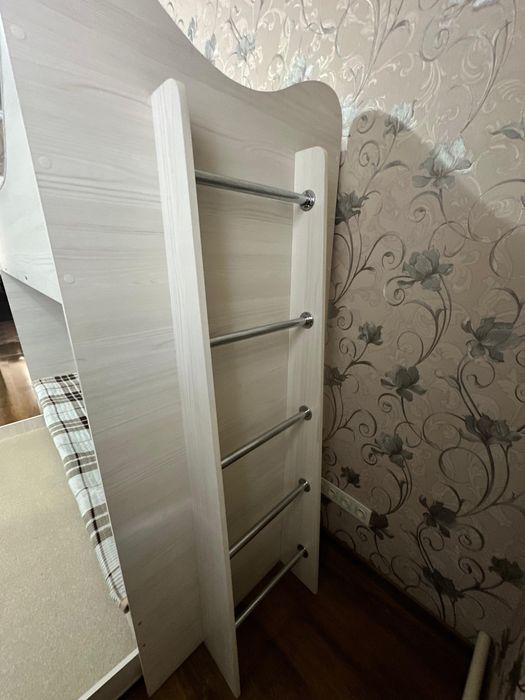 Двухъярусная кровать