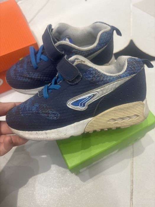 продам кроссовки для мальчиков