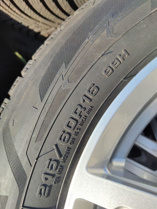 4 бр зимни 215/60/16 Goodyear Дот 25г