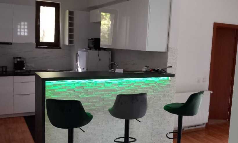 Inchiriez Vila in Moara de Vant 350mp 8 camere, >10 pers.cu factura