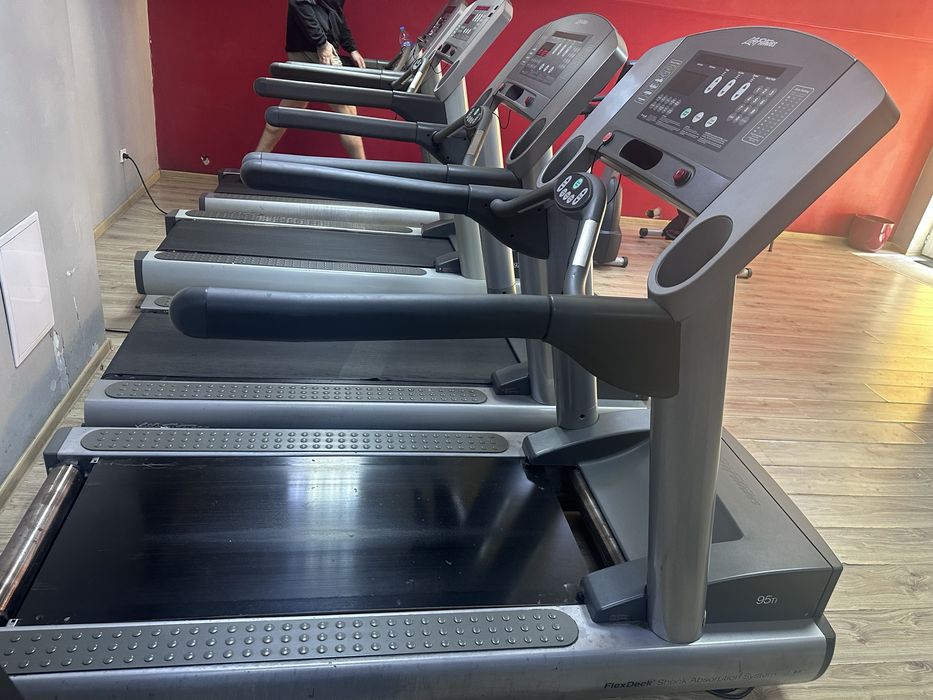 НЕ работеща бягаща пътека Life Fitness 95 Ti