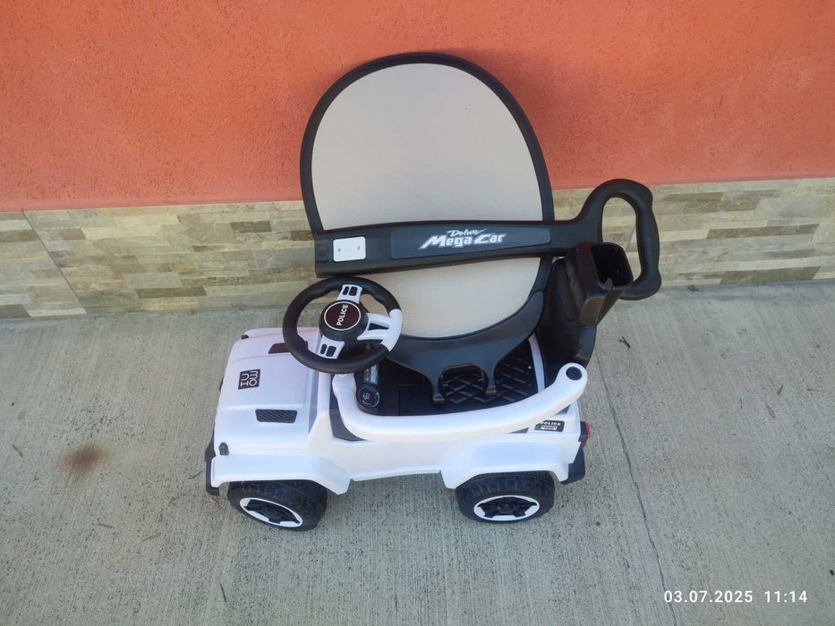 Музикален джип на Moni Police