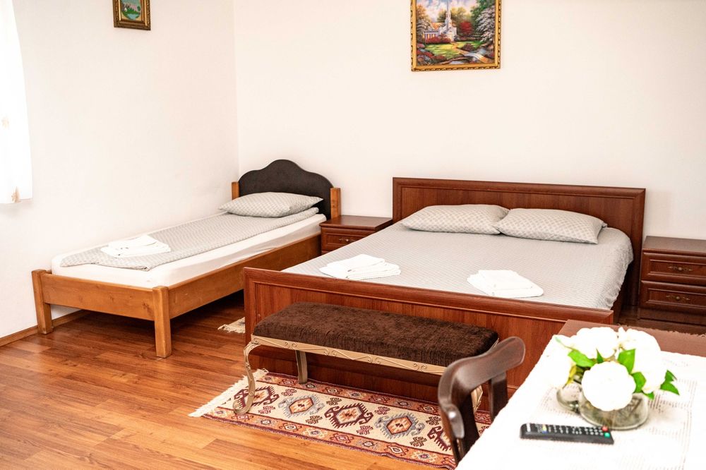 Cabană de închiriat cu ciubăr & terasă încălzită – Oasis Rural, Țigău