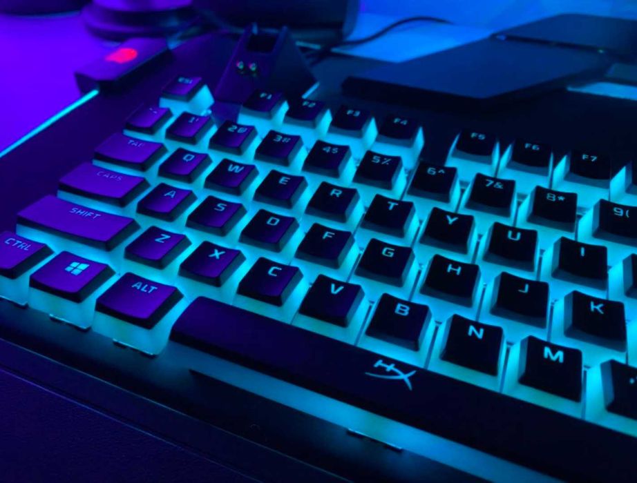 Razer BlackWidow - зелени суичове + HyperX Pudding капачки