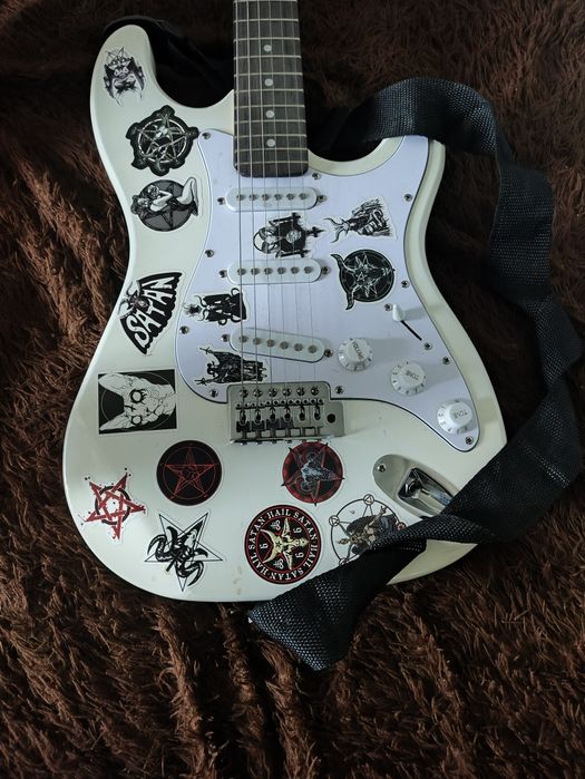 Электрогитара хорошая