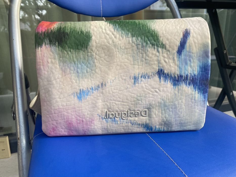 Дамски чанти Guess, Desigual, Michael Kors