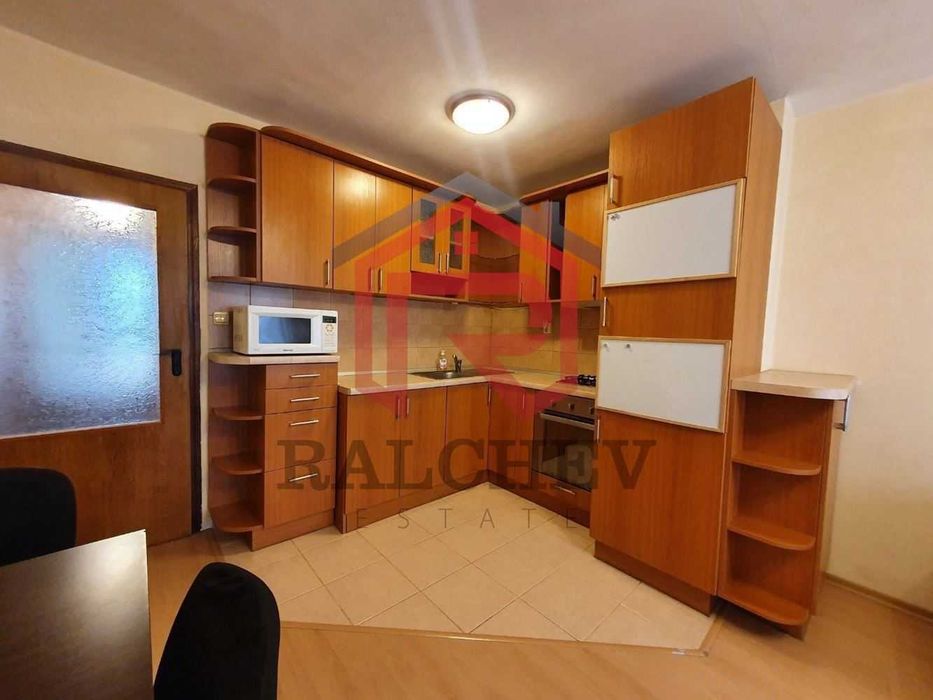 Дава се под наем Двустаен апартамент в Варна, Левски - 65 кв.м за 428.91 € - Снимка #1