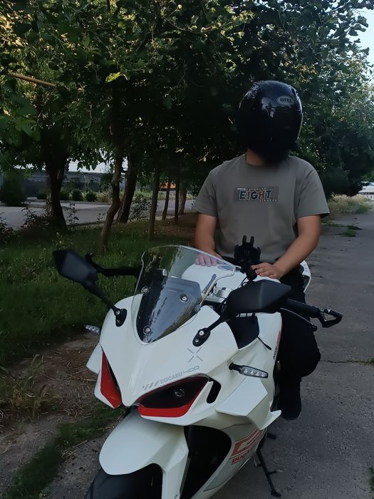 Dugati panigali. Moto