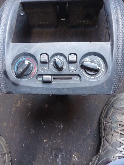 Включатель печки Мазда 323 на 2000г