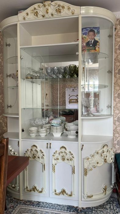 Продам шкаф сервант