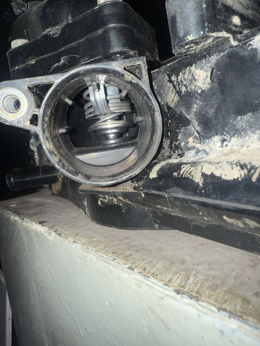 Помпа и термостат на мицубиси АСХ